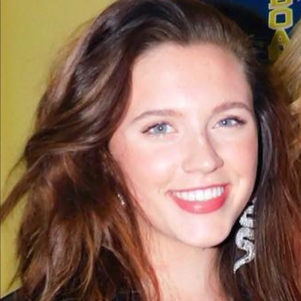 Meet your Posher, Cambrie